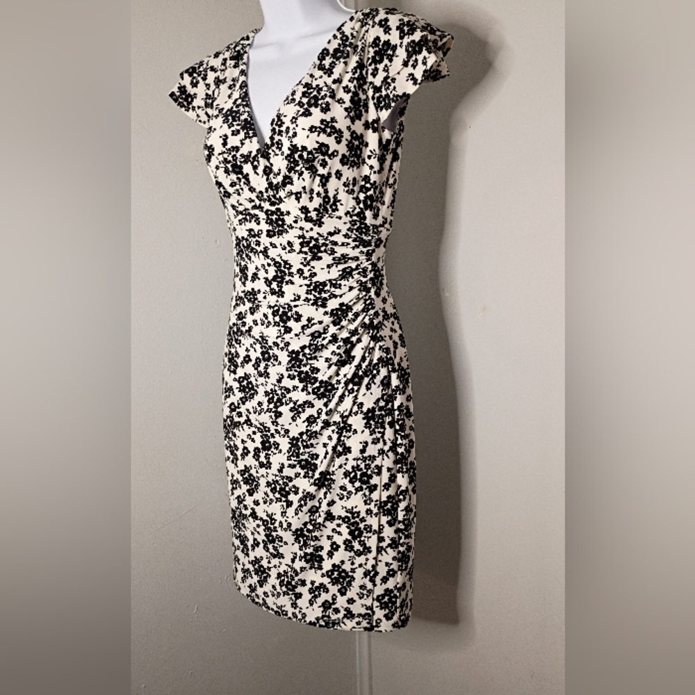 Black White Floral Wrap Midi Dress Ruched Waist Cap Sleeve Size 2 Ralph Lauren